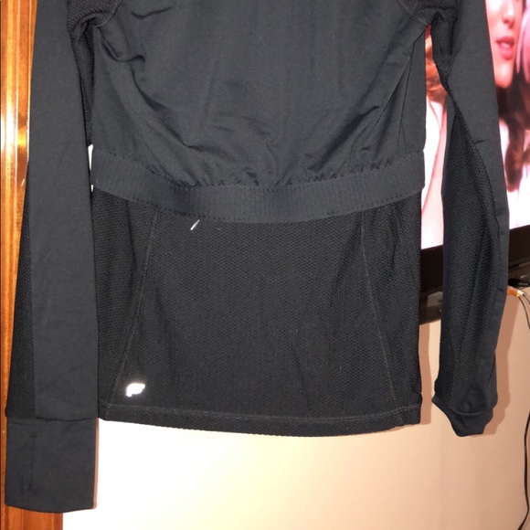 Fabletics workout pullover 🤩 - Picture 2 of 2